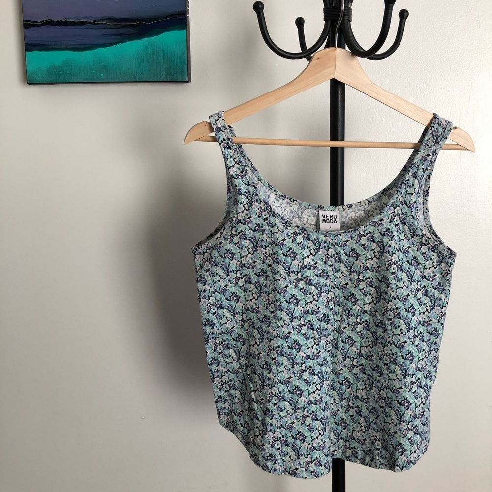 🌈Flower pattern Tank Top🌈 - Picture 1 of 3